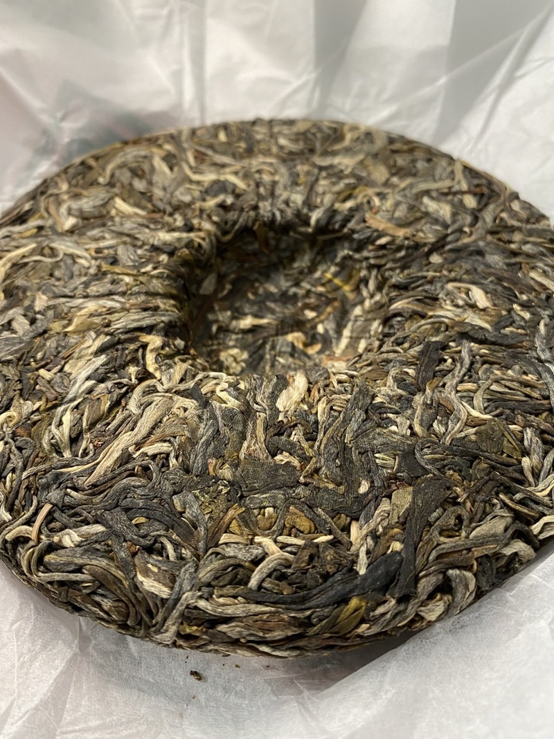 backside of the pressed cake (leaf) with the binghole